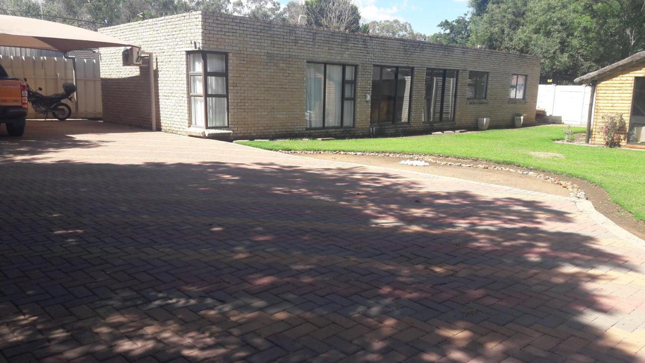 New Lodge Bloemfontein Exterior foto